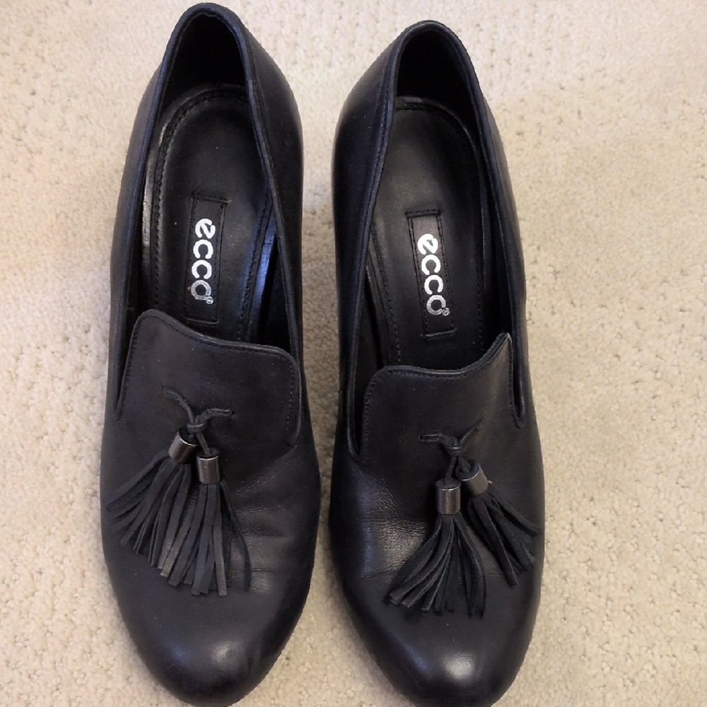 Ecco Women's Black Tassel Loafers